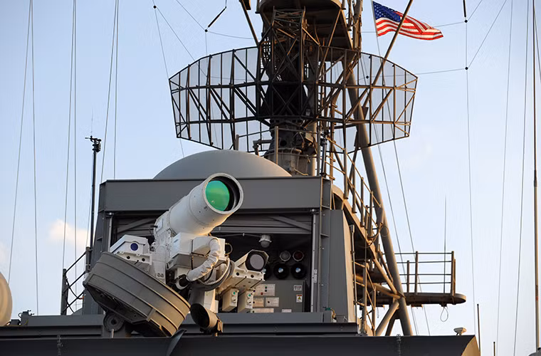 Cựu chỉ huy AFSOC - Trung tướng Bradley Heithold người khởi động chương trình vũ khí laser trên AC-130 cho biết, việc trang bị vũ khí laser hay một số loại vũ khí tiên tiến khác trên AC-130 sẽ giúp mẫu cường kích này trở nên nguy hiểm trên không. Và Không quân Mỹ đã và đang hợp tác với Hải quân Mỹ phát triển một nguyên mẫu vũ khí laser đầu tiên trên chiến hạm USS Ponce nhằm thực tế hóa loại vũ khí này trong tương lai gần.