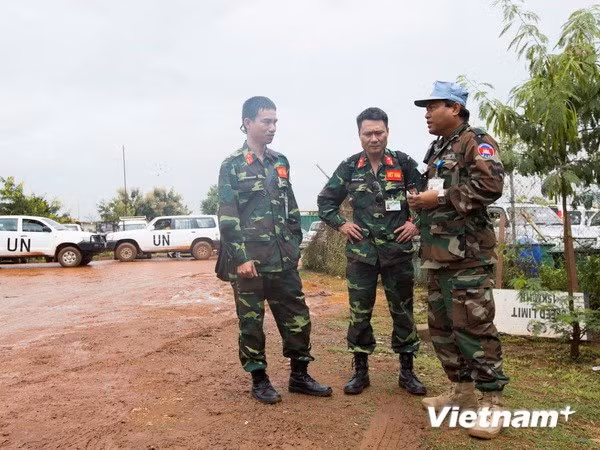 Ngày 27 tháng 5 năm 2014, Bộ Quốc phòng tổ chức Lễ thành lập Trung tâm Gìn giữ hòa bình Việt Nam và cử Trung tá Mạc Đức Trọng và Trần Nam Ngạn, hai sĩ quan Quân đội nhân dân Việt Nam đầu tiên sẽ được cử đi Nam Sudan làm nhiệm vụ Gìn giữ hòa bình, cụ thể là làm sĩ quan liên lạc tại Phái bộ Gìn giữ hòa bình của Liên Hợp Quốc ở quốc gia châu Phi này.