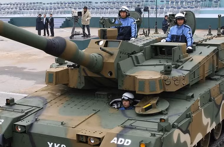 Điều này cũng giải thích vì sao giá thành của K2 Black Panther lên tới hơn 7 triệu USD, khiến nó trở thành một trong những dòng xe tăng chiến đấu chủ lực đắt đỏ nhất thế giới. Dù vậy những gì mà K2 sở hữu cũng khá xứng đáng với số tiền Hàn Quốc phải bỏ ra.