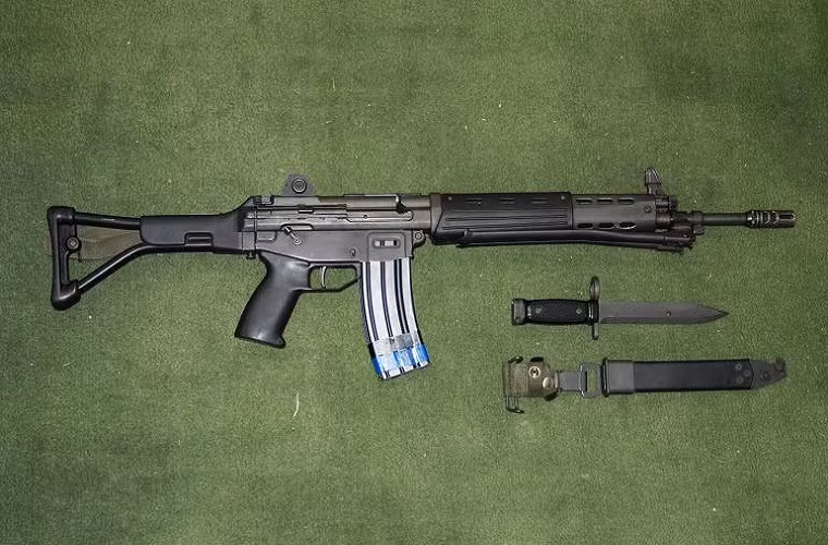 Howa Type 89 hay còn được gọi là Type 89 là mẫu súng trường tấn công tiêu chuẩn của Lực lượng Phòng vệ Nhật Bản (JSDF) được đưa vào trang bị từ năm 1989 và do Viện Nghiên cứu và Phát triển Kỹ thuật, Cục Phòng vệ Nhật Bản thiết kế nhằm thay thế cho mẫu súng trường tấn công Howa Type 64 đã lỗi thời của JSDF lúc đó.