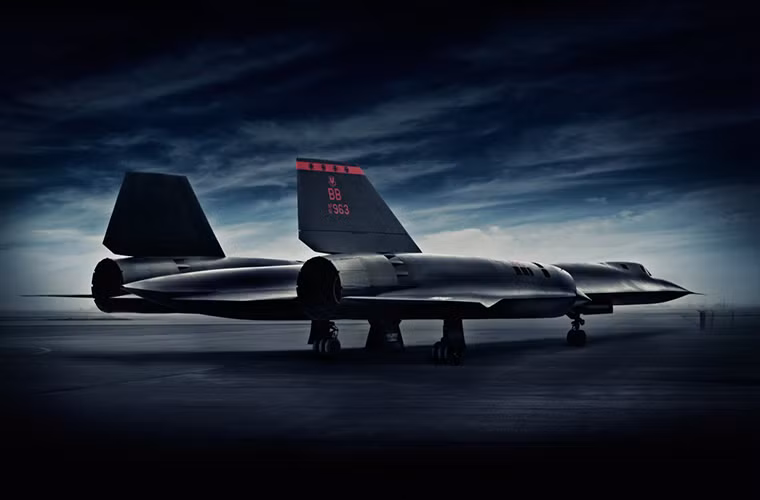 SR-71 còn là một trong những dòng máy bay quân sự có tốc độ bay nhanh nhất từng được con người chế tạo và để tạo nên sức mạnh đó không thể không kể tới hai động cơ phản lực Pratt &amp; Whitney J58-1 của SR-71 với công suất lên tới 34.000 lbf cho mỗi chiếc.
