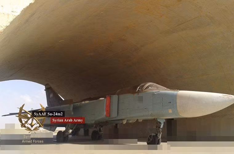 Dù số lượng máy bay chiến đấu của Không quân Syria hiện tại khá thấp nhưng họ cũng đã gia tăng đáng kể sự tham gia của mình trong các chiến dịch không kích với Nga hoặc tác chiến độc lập nhất là tại căn cứ không quân Hmeymim. Theo ước tính hiện tại Không quân Syria thực hiện trung bình 30 phi vụ ném bom mỗi ngày.