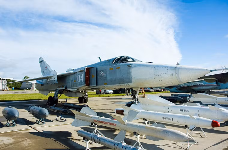 Trong khi đó tờ Al-Masdar lại cho biết rằng, ngoài hai chiếc Su-24M2 mới được chuyển giao, nhiều khả năng trong tương lai gần Syria sẽ đưa vào trang bị thêm ít 8 chiếc Su-24M2 nữa. Có nhiều thông tin cho rằng số Su-24M2 trên chỉ là một phần trong hợp đồng vũ khí được Syria và Nga ký kết vào năm 2009, ngoài ra chúng đều được hiện đại hóa theo yêu cầu của Syria với trang thiết bị điện tử và hệ thống định vị mới.