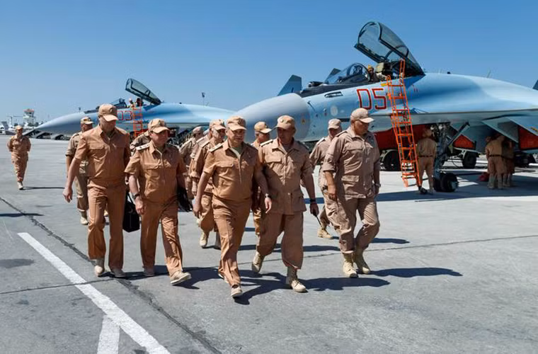 Và sẽ dễ dàng hơn khi các mục tiêu đó bị tấn công bởi Không quân Syria và chỉ khác là những chiếc Su-24M2 được điều khiển bởi phi công Syria thay vì Nga. Tuy nhiên tính hiệu quả của kế hoạch này vẫn chưa mấy rõ ràng khi Không quân Syria không phải là Không quân Nga đó là chưa kể đến trình độ của phi công.