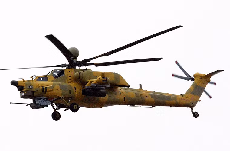 Cũng theo Bộ Quốc phòng Iraq, Mi-28NE đóng góp vai trò rất lớn trong việc hổ trợ các lực lượng mặt đất thuộc Quân đội Iraq trong các chiến dịch giải phóng các thành phố lớn ở phía bắc nước này ngoài ra nó cũng là thứ vũ khí hiệu quả giúp vô hiệu hóa các đợt tấn công bằng xe bom của IS.