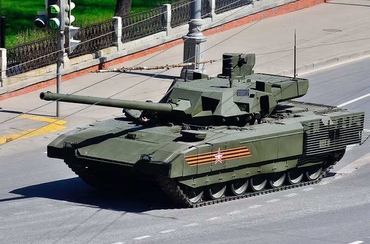 T-14 Armata là dòng xe tăng chiến đấu chủ lực thế hệ tiếp theo của Quân đội Nga được phát triển dựa trên khung gầm hạng nặng Armata và được xem là dòng xe tăng chiến đấu hiện đại nhất thế giới hiện nay.