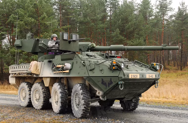 Ở vị trí thứ 7 là cái tên đình đám đến từ Mỹ, xe tăng bánh lốp M1128 Stryker (MGS) và là một trong 10 biến thể của xe bọc thép đa năng Stryker của Quân đội Mỹ. Về thiết kế M1128 sử dụng nguyên khung gầm của Stryker với tháp pháo tự động 105mm M68A1E4 được tích hợp cả máy nạp đạn tự động.