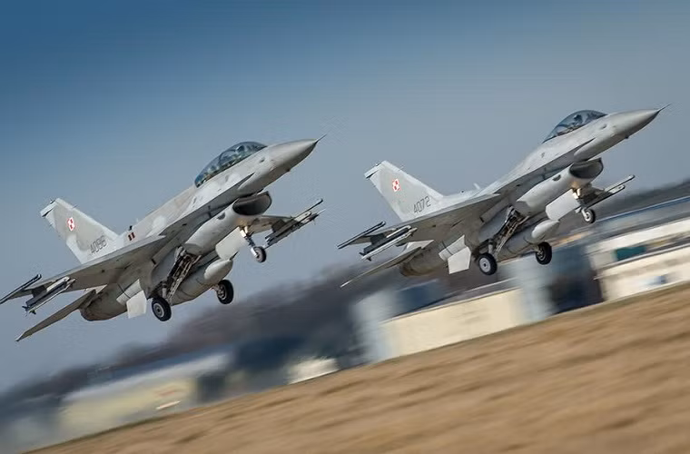 Hiện tại cán quân sự ở Đông Âu đang có sự thay đổi rất lớn khi NATO mà đứng đầu là Mỹ đã triển khai thêm quân ở loạt các căn cứ quân sự sát biên giới với Nga tại Đông Âu. Trong khi đó Ba Lan là nước đầu tiên trong khu vực ủng hộ kế hoạch này của Mỹ và tuyên bố rằng những hành động trên là cần thiết nhằm vô hiệu hóa mọi đe dọa từ Moscow.