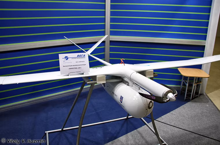 Các mẫu UAV sử dụng pin nhiêu liệu hydro không phải là mới ở Nga nhưng việc đưa chúng ra thực địa thì đây là lần đầu tiên nhất là tại Syria. Những chiếc UAV đặc biệt này của Nga có thời gian hoạt động dài hơn so với các UAV thông thường. Ví dụ như với thiết kế Octocopter là hơn 4 tiếng trên không.
