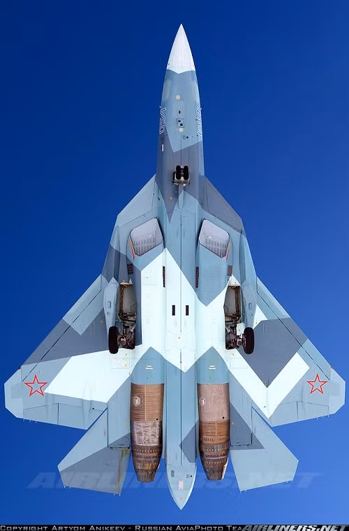 Với động cơ AL-41F1, Sukhoi T-50 có vận tốc tối đa lên tới Mach 2.0 với tầm tác chiến hiệu quả trong hành trình siêu âm có thể đạt 1.500km.