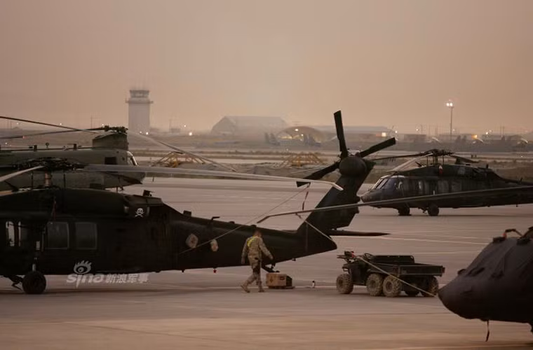 Trong thời gian hoạt động của mình Bagram cũng xảy ra một số tai nạn nghiêm trọng đa phần là các sự cố hàng không, một phần có liên quan đến địa hình phức tạp của căn cứ này và không phải phi công nào cũng có thể dễ dàng hạ cánh ở Bagram.