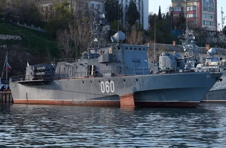 Tàu săn ngầm cỡ nhỏ MPK-220 Vladimirets thuộc Hạm đội Biển Đen đóng tại Sevastopol.
