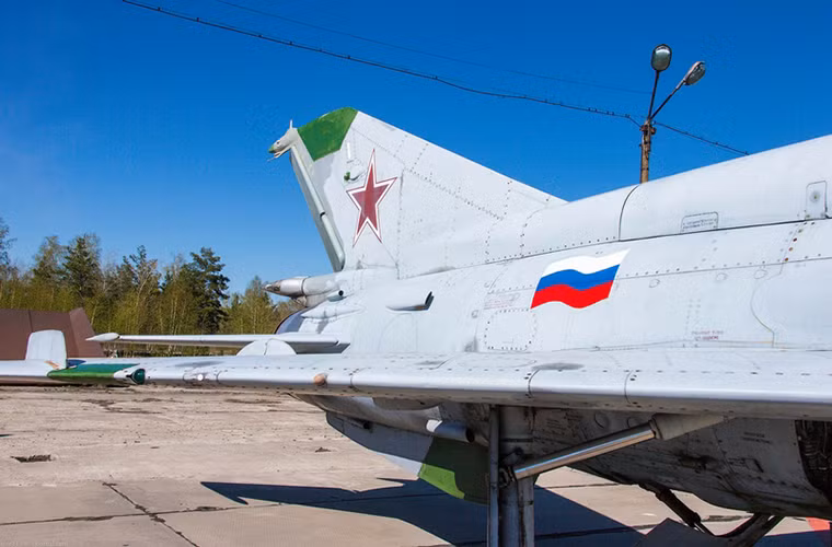 Dù Nga ngưng hoạt động mẫu tiêm kích huyền thoại này từ rất lâu nhưng những chiếc MiG-21 của Sokol vẫn còn khá mới, thậm chí nó còn tốt hơn cả những chiếc MiG-21 vẫn còn đang hoạt động ở Trung Đông.