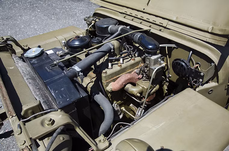 Lợi thế lớn nhất của Willys MB vẫn là hệ thống động lực với động cơ xăng Willys Go Devil 4 xi-lanh có công suất 60 mã lực giúp xe có thể đạt tốc độ tới 105km/h trên địa hình bằng phẳng.
