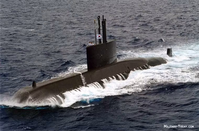 Sau khi tàu ngầm KRI nagabanda (430) của Indonesia được hạ thủy, nó sẽ có một khoảng thời gian thử nghiệm khá dài trên biển trước khi được đưa vào biên chế trong năm 2017. Còn tàu ngầm tiếp theo là KRI Trisula (404) là vào năm 2018. Nguồn ảnh: Military Today