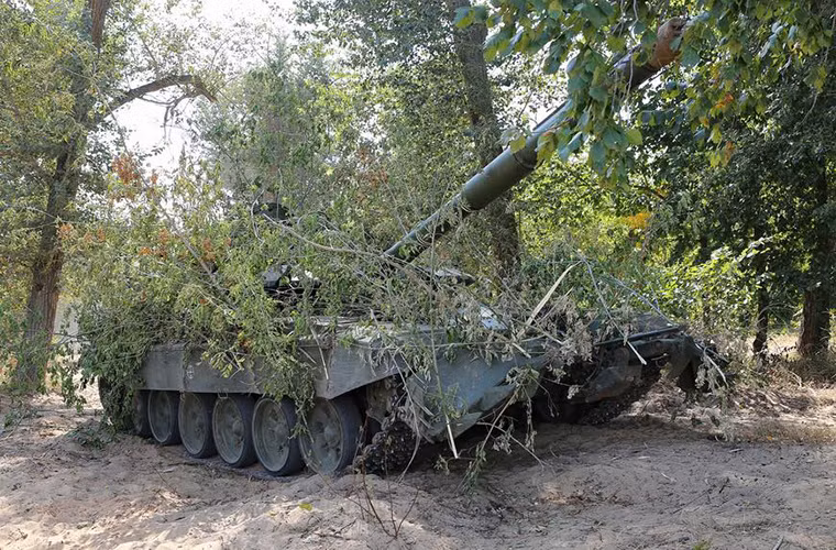Theo đó, trong một phần của hoạt động diễn tập tác chiến của “Kavkaz-2016”, các đơn vị cơ giới của Nga được lệnh ém quân vào trong bìa rừng chuẩn bị vượt sông tấn công đối phương. Tuy nhiên các đơn vị này phải hoàn toàn giữ bí mật trước các đơn vị trinh sát của đối phương.