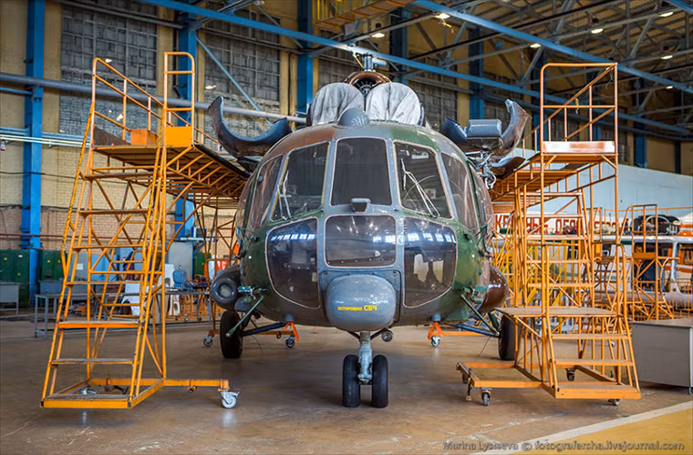 Dòng trực thăng vận tải Mi-17 luôn là mặt hàng bán chạy của Kazan, thậm chí nhà máy này trong cùng một lúc vừa phải sản xuất trực thăng mới cho Quân đội Nga còn vừa phải thực hiện các hợp đồng xuất khẩu. Đó là còn chưa kể đến bảo dưỡng hoặc nâng cấp các máy bay cũ.