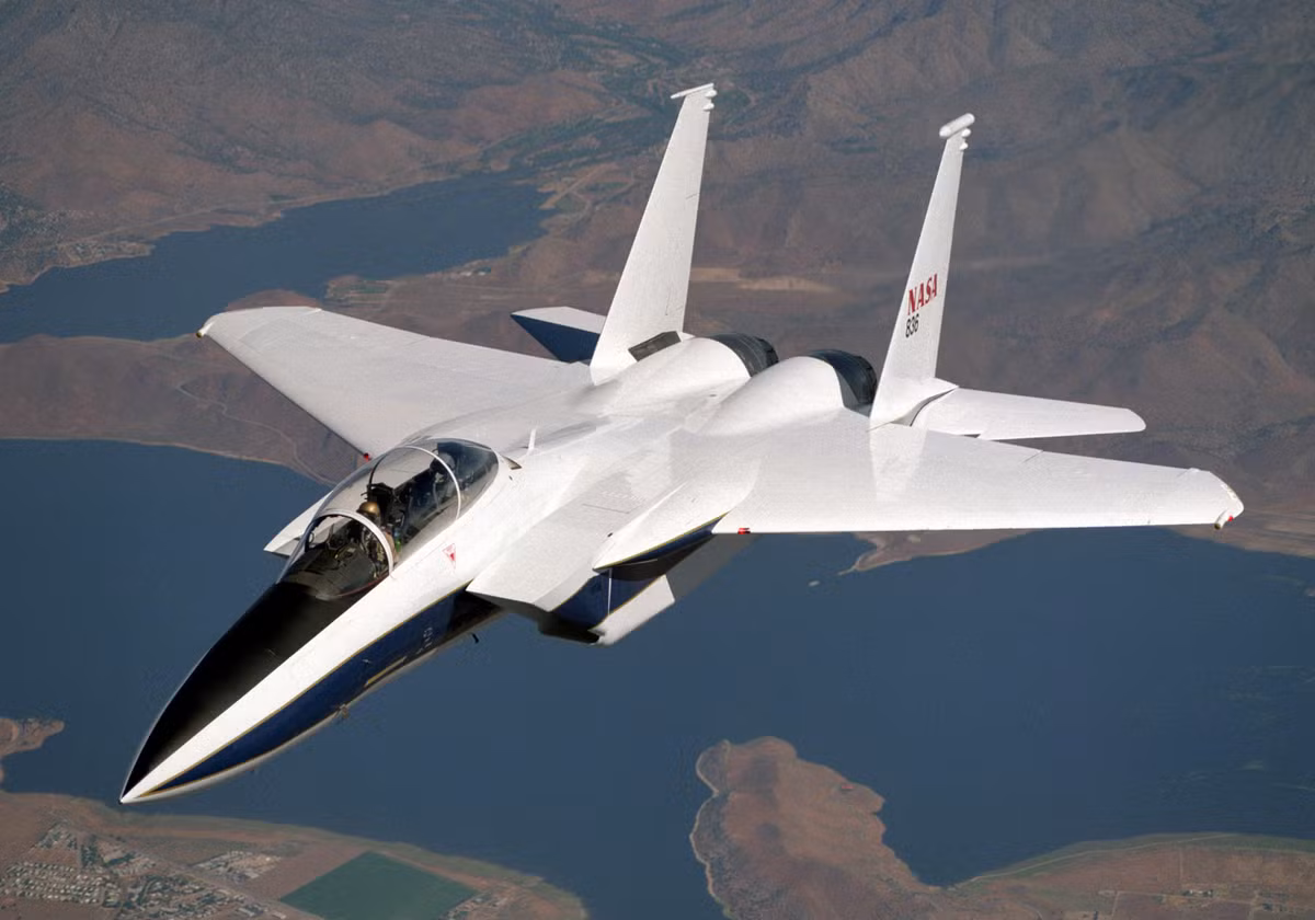 F-15B Aeronautics Research Test Bed (Máy bay nghiên cứu hàng không) (c/n 74-0141): Một chiếc F-15B được chuyển đổi thành một phòng thí nghiệm bay của NASA.