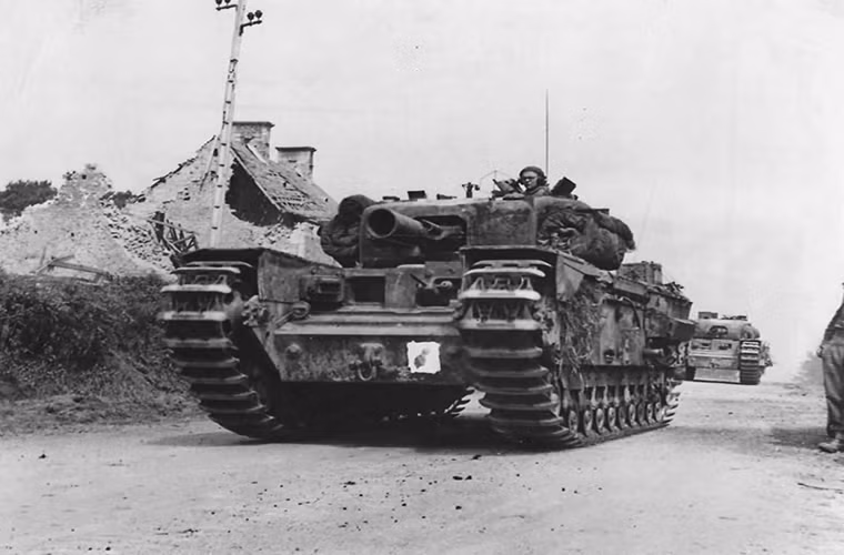 Cái tên tiếp theo cũng là một biến thể khác của Churchill là Churchill Avre. Về thiết kế, biến thể này hoàn toàn giống những chiếc Churchill thông thường nhưng nó không được trang bị pháo chính mà thay vào đó là một nòng cối 290mm bắn ra những viên đạn cối nặng tới 18kg đủ sức phá hủy mọi công trình phòng thủ của Đức ở cự ly gần.