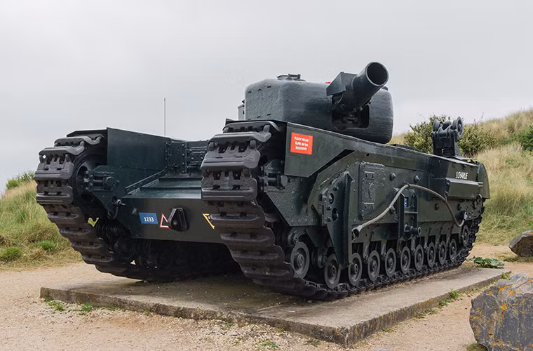 Tầm bắn hiệu quả của Churchill Avre chỉ tầm 137m, nhưng với nhiệm vụ đặc biệt của nó chừng đó đã là quá đủ. Trong D-Day Quân đội Hoàng gia Anh chỉ sử dụng khoảng 180 chiếc Churchill Avre.