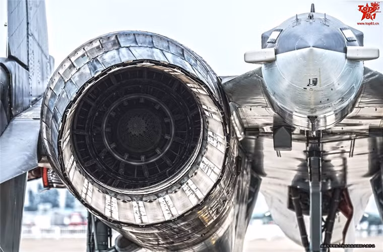 Cận cảnh mẫu động cơ AL-41F1S trên một chiếc Su-35. Nguồn ảnh: Sina