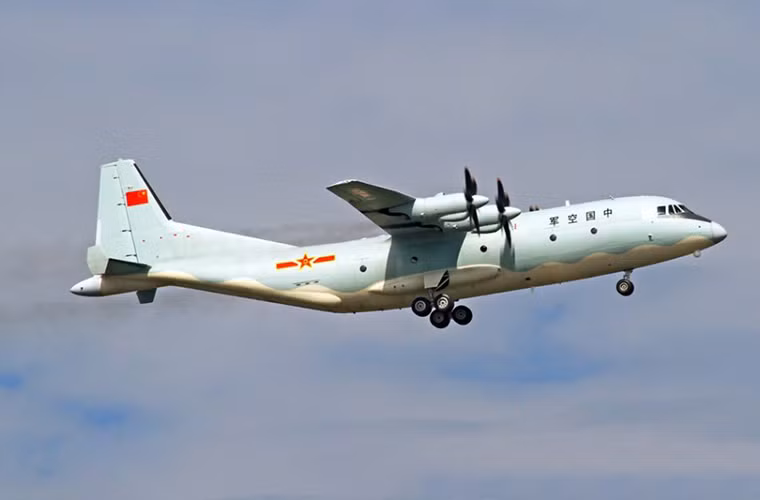 Trong khi đó mẫu máy bay vận tải Y-9 của Trung Quốc chỉ là một phiên bản nâng cấp từ máy bay vận tải Y-8 (biến thể sao chép An-12 của Liên Xô). Quốc gia làng giềng của Thái Lan là Myanmar cũng đang có trong biên chế phi đội 10 chiếc Y-8 mua từ Trung Quốc.