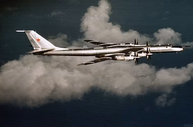 Với xu hướng này thì nhiều khả năng Tu-142MRM sẽ trở thành một trong những thành phần quan trọng trong hệ thống chỉ huy và kiểm soát các lực lượng vũ khí chiến lược của Nga. Bên cạnh đó Tu-142MRM cũng có thể được điều động cho các nhiệm vụ thông thường như kiểm soát các tên lửa hành trình Kalibr được phóng đi từ các tàu ngầm tấn công.