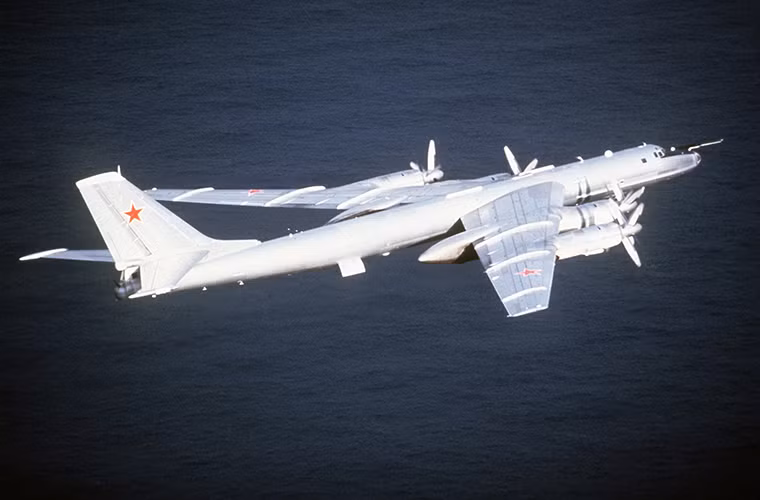 Tu-142MR được phát triển dựa trên máy bay chống ngầm và trinh sát biển tầm xa Tu-142M. Nó được đưa vào trang bị từ giữa những năm 1980 và hoạt động như một trạm chuyển tiếp vô tuyến trên không dành cho các trung tâm chỉ huy và kiểm soát lực lượng hạt nhân chiến lược của Hải quân Liên Xô trước đây và Nga sau này. Trong trường hợp xảy ra chiến tranh, Tu-142MR sẽ đóng vai trò truyền tải số liệu về các tên lửa đạn đạo được phóng đi từ tàu ngầm hạt nhân chiến lược.