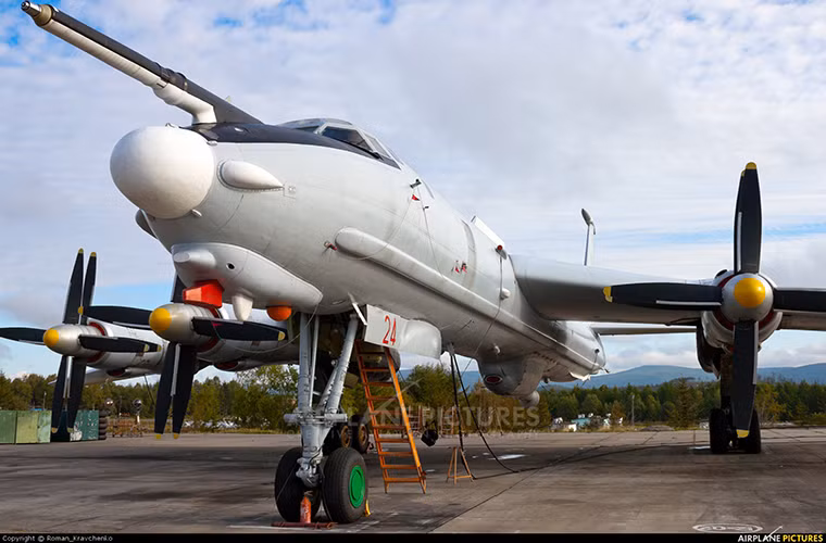 Tờ Izvestia đưa tin cho hay, các máy bay liên lạc - trinh sát biển Tu-142MR của Hải quân Nga trong thời gian sắp tới sẽ phải trải qua quá trính nâng cấp lớn nhất từ trước tới nay. Gói nâng cấp này được thực hiện bởi một phần hệ thống thông tin liên lạc giữa các biên đội tàu ngầm hạt nhân chiến lược của Nga mới được nâng cấp.