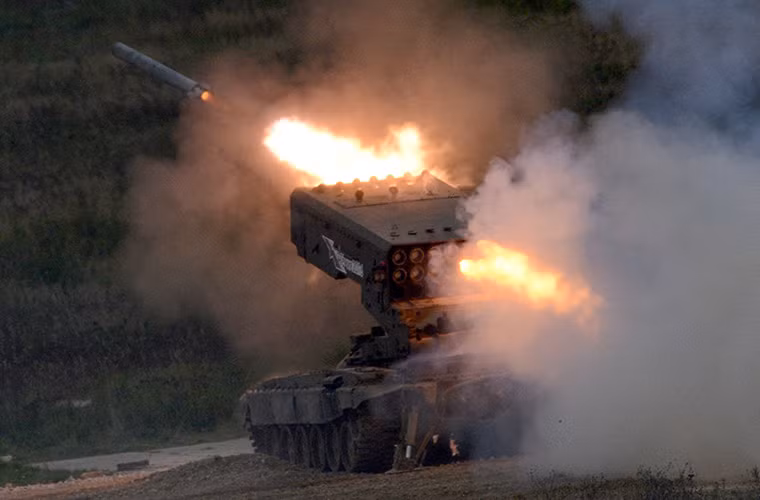 Cận cảnh sức mạnh hỏa lực tổ hợp pháo phản lực hạng nặng TOS-1A tại Army-2016.
