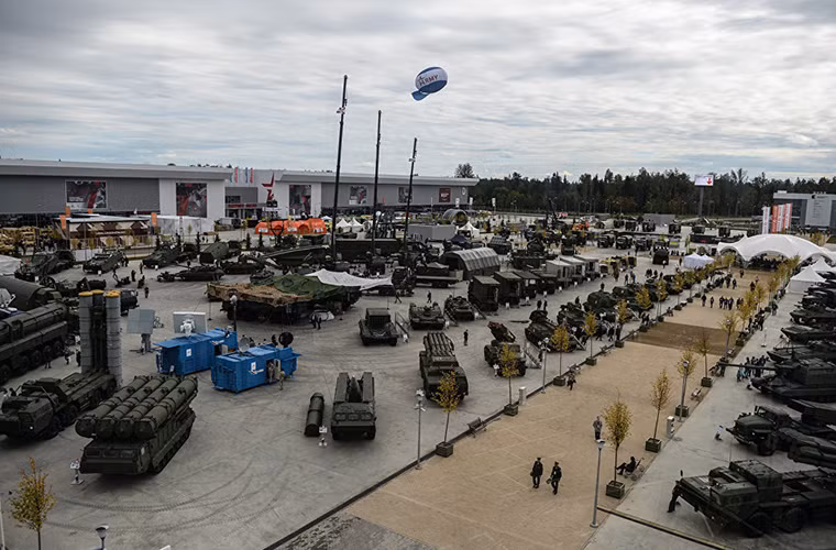 Một bức ảnh cho ta thấy được quy mô của Amry-2016 tất nhiên đây mới là một góc của diễn đàn quân sự này.