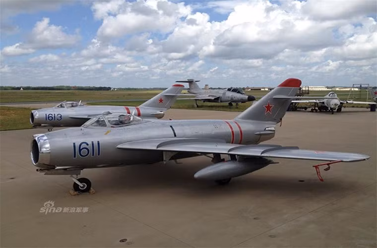 Bên cạnh Liên Xô, có khá nhiều quốc gia trên thế giới sử dụng MiG-17 hay biến thể nội địa hóa J-5 của Trung Quốc. Vì vậy việc Randy Ball sở hữu tới hai chiếc MiG-17F là điều không có gì quá khó khăn. Và nguồn cung cấp linh kiện cho dòng máy bay này từ Đông Âu vẫn còn khá dồi dào nhất là từ Ba Lan.