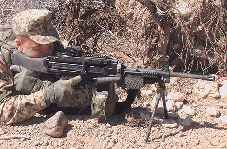 MG4 được Heckler &amp; Koch phát triển từ đầu những năm 1990 và đến năm 2005 được Quân đội Đức và một số nước Châu Âu đưa vào trang bị. Với trọng lượng 8,5kg chưa kể đạn và sử dụng đạn tiêu chuẩn 5.56×45mm của NATO, MG4 là lựa chọn không thể nào tốt hơn cho xạ thủ súng máy thuộc các tiểu đội bộ binh. Nó có tốc độ bắn tối đa lên đến 890 viên/phút và có tầm bắn hiệu quả 1.000m.