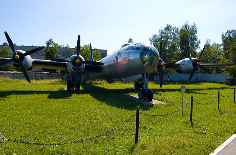 Tupolev Tu-4 có thể được xem là mẫu máy bay ném bom chiến lược đầu tiên Liên Xô trong suốt giai đoạn từ cuối năm 1940 đến giữa những năm 1960. Dù được đánh giá là khá thành công nhưng máy bay ném bom Tu-4 lại ẩn chứa trong mình khá nhiều bí mật có liên quan đến mối quan hệ đồng mình giữa Liên Xô và Mỹ trong Chiến tranh Thế giới thứ II.