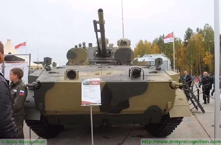 BMP-3 Dragoon là một biến thể khác của dòng xe chiến đấu bộ binh BMP-3 nổi tiếng của Nga, nhưng thay vì trang bị cho đơn vị bộ binh cơ giới thì nó được thiết kế dành cho các đơn vị đổ bộ đường không. Với một loạt cải tiến đáng kể từ hệ thống vũ khí cho tới thay đổi thiết kế khung gầm.