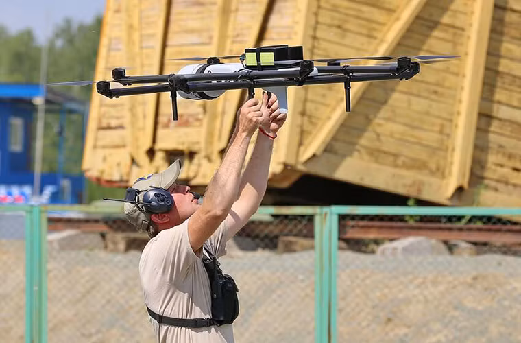 Theo trang quân sự Arms-Expo, Bộ Nội vụ Nga vừa đưa vào trang bị mẫu máy bay không người lái (UAV) mới có tên Zala 421-22 do Công ty công nghệ hàng không Zala phát triển. Có một điều khá đặc biệt là Zala lại là một trong những công ty con chuyên chế tạo UAV thuộc Tập đoàn sản xuất vũ khí Kalashnikov Concern vốn nổi tiếng với dòng súng trường tấn công AK serie.