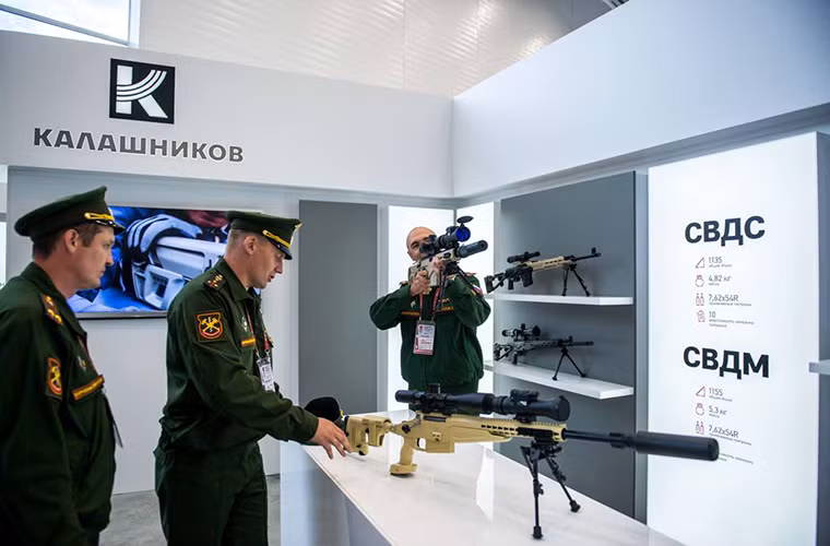 Các mẫu súng trường bắn tỉa thế hệ mới cũng là điểm nhấn trong gian hàng của Kalashnikov với ba dòng súng trường bắn tỉa tiên tiến lần đầu tiên được giới thiệu là SVK, Kalashnikov VSV-338 và Kalashnikov SV-98M, cùng với đó là các biến thể cải tiến của dòng súng trường bắn tỉa SVDM.