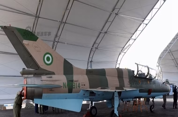 Bên cạnh Nigeria một loạt quốc gia Châu Phi khác cũng được trang bị những chiếc F-7 do Trung Quốc chế tạo như Ai Cập, Namibia, Sudan, Tanzania, Zimbabwe và một số quốc gia châu Á như Pakistan, Myanmar, Iran...do giá thành cực rẻ của chúng.