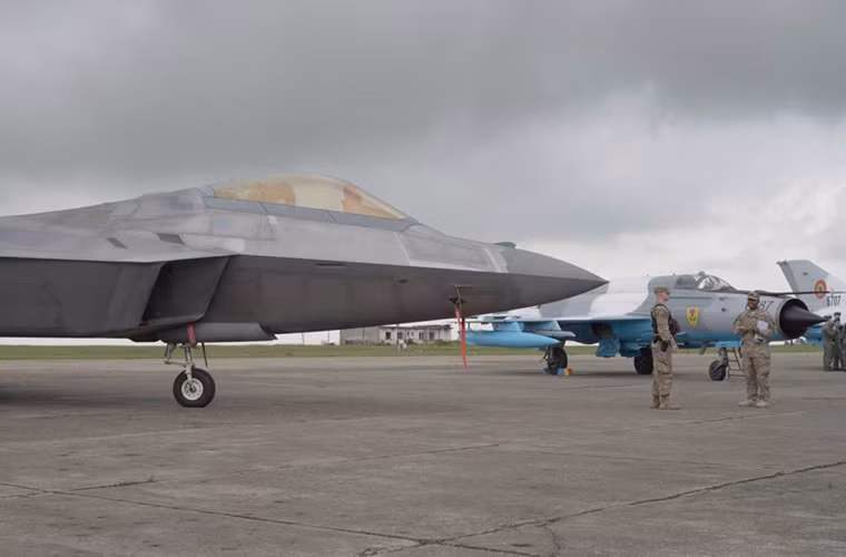 Và từ Mihail Kogalniceanu những chiếc F-22 của Mỹ sẽ không mất quá 5 phút đến tiến vào không phận của Nga.