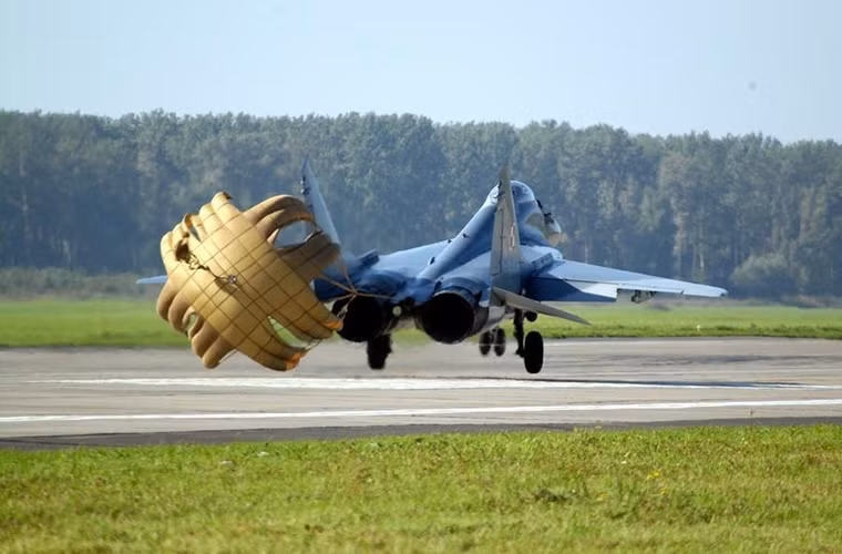 Các biến thể MiG-29 của Ba Lan đa phần là MiG-29A và MiG-29UB, dù chúng còn hoạt động khá tốt nhưng sau khủng hoảng Ukraine nguồn cung phụ tùng cho số máy bay này đang dần trở nên khang hiếm.