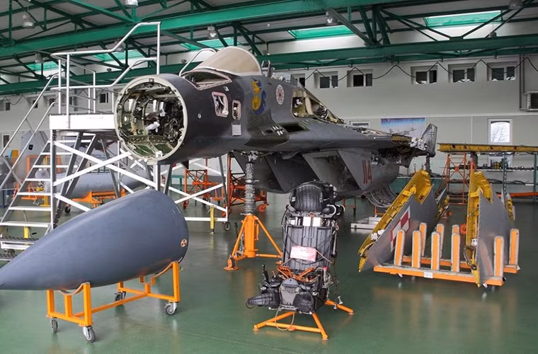 Những chiếc máy bay tiêm kích MiG-29 của Ba Lan sẽ tiếp tục hoạt động trong không quân nước này thêm ít nhất một thập kỷ nữa trước khi được thay thế bằng các dòng chiến đấu cơ khác điển hình như F-16 hay thậm chí là F-35.