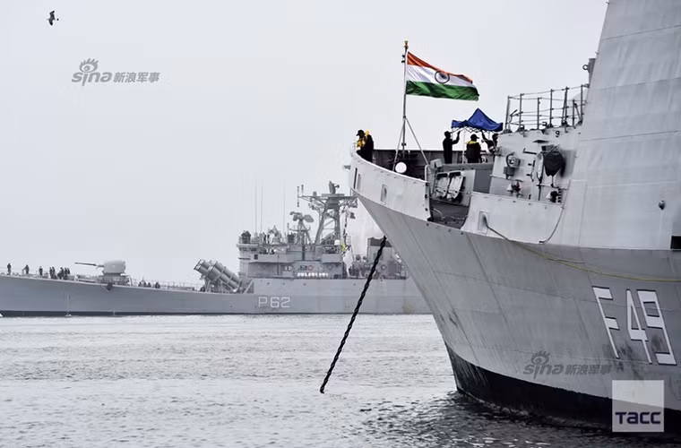 INS Sahyadri là tàu thứ ba thuộc lớp hộ vệ tàng hình Shivalik do Ấn Độ tự đóng mới và chỉ có ba chiếc loại này được Hải quân Ấn Độ đưa vào trang bị. Tàu INS Sahyadri được đưa vào trang bị từ năm 2012 trước nó là hai tàu INS Shivalik và INS Satpura lần lượt được đưa vào biên chế vào năm 2010 và 2011.