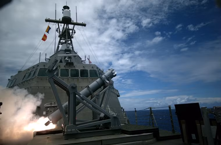 Hơi tiếc là tên lửa Harpoon đã không đánh trúng mục tiêu - tàu hộ vệ USS Crommelin (FFG 37) đã nghỉ hưu của Hải quân Mỹ được trưng dụng làm mục tiêu nổi trong đợt tập trận năm nay.