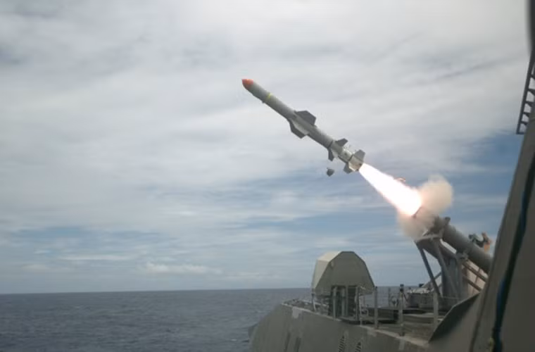 Trantg tin quân sự Navy Recognition vừa công bố những hình ảnh đầu tiên về đợt phóng thử nghiệm tên lửa chống hạm Harpoon Block 1C từ tàu chiến ven bờ LCS USS Coronado của Hải quân Mỹ tại đợt tập trận hải quân lớn nhất thế giới RIMPAC-2016 đang diễn ra ngoài khơi Hawaii.
