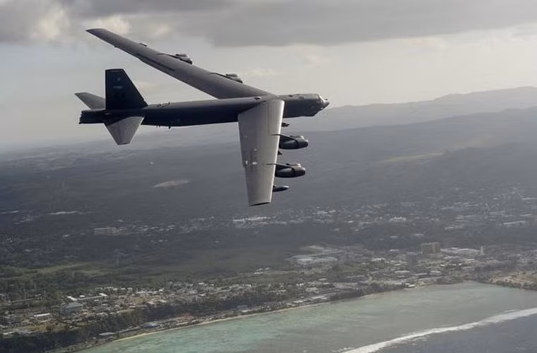 B-52H là mẫu cuối cùng của oanh tạc cơ B-52, cũng là mẫu duy nhất đang phục vụ. Nó cùng với máy bay ném bom B-2 và B-1B tạo thành lực lượng tấn công hạt nhân chiến lược trên không của Mỹ. Năm 2012 giá chế tạo một B-52H là 84 triệu USD, chi phí cho một lần bay là 67.005 USD.