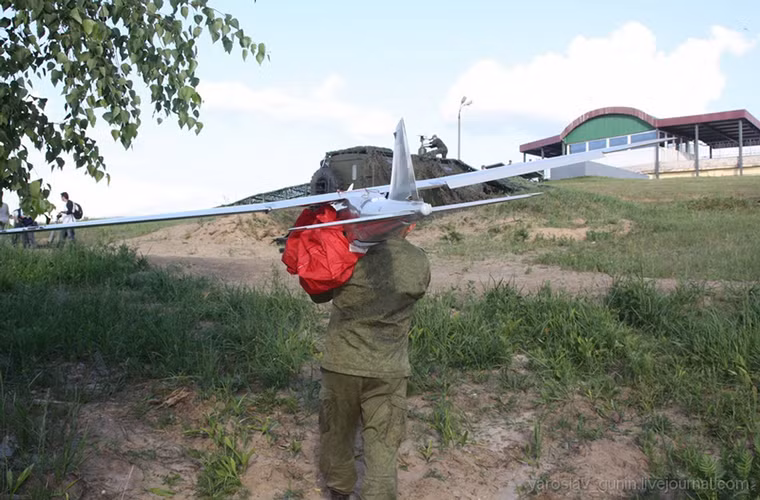 Với trọng lượng tối đa chỉ 15kg nên việc thu hồi mẫu UAV này cũng khá dễ dàng.