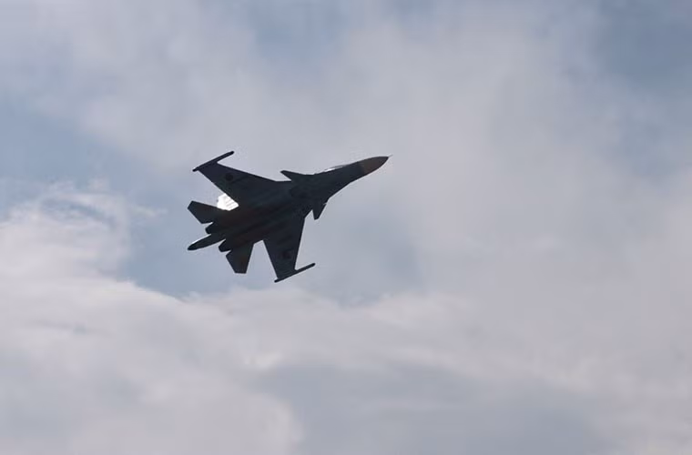 Chiếc Su-30SM sau khi cắt bom và bay trở lại căn cứ.