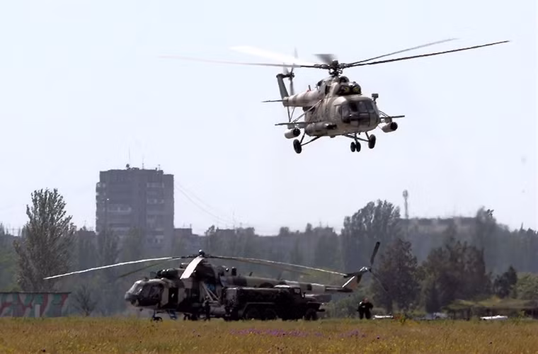Trong ảnh là phi đội trực thăng vũ trang Mi-8MT của Ukraine đóng quân gần vùng đình chiến tạm thời với lực lượng dân quân miền đông.