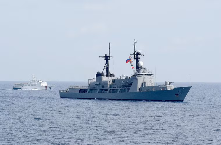 Trước đó hai tàu chiến mới nhất và cũng lớn nhất của Hải quân Philippines thuộc lớp Hamilton (mua lại của Mỹ) chỉ được trang bị vẻn vẹn một hải pháo 76mm và 2 pháo 25mm. Nguồn ảnh: Wikipedia