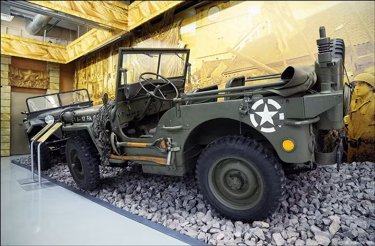 Willys MB mẫu xe jeep huyền thoại của Mỹ trong Chiến tranh Thế giới thứ 2 với hơn 350.000 chiếc được sản xuất.